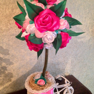 Топиарий из атласных лент .