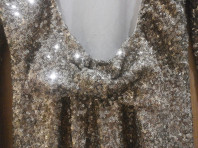 Платье в паетках с открытой спиной