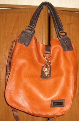 Продам сумку оранжевую б\\у. Эко кожа 1100 р.