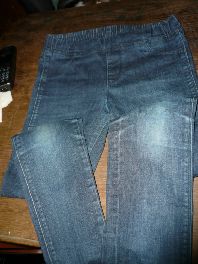Джинсы типа леггинсов. Юникло. Размер XS (40)