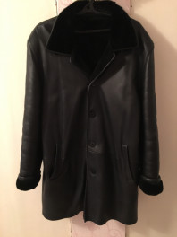 новая кожаное пальто на цигейке (очень тёплое)