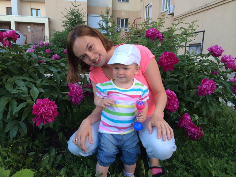 А у нас во дворе все цветет и пахнет!