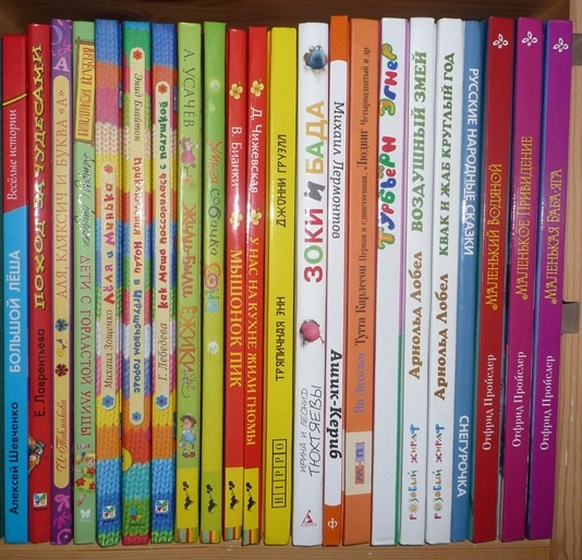 Янины книжные полочки!