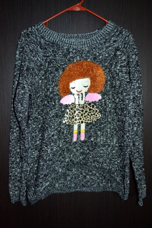 Серый джемпер с девочкой ангелом