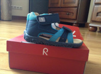 Продам детские сандалии Reima