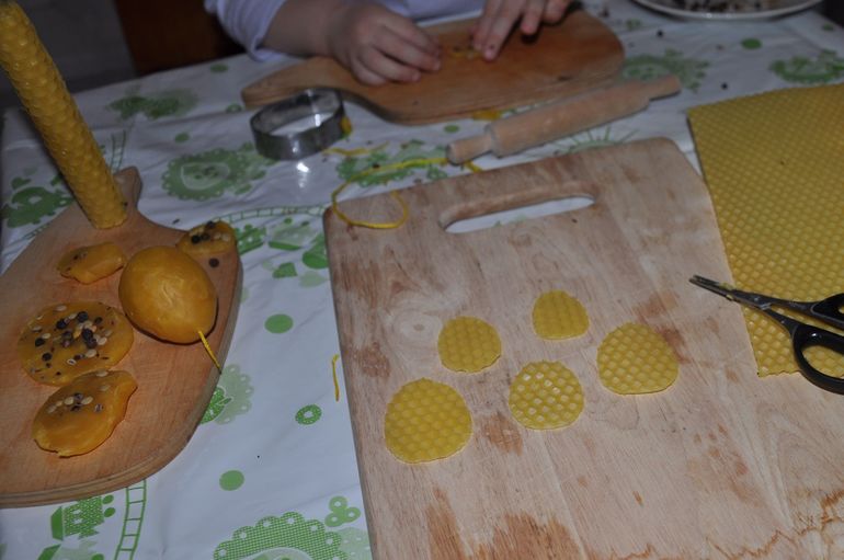 Лепка из пчелиного воска. Пасхальная тема.