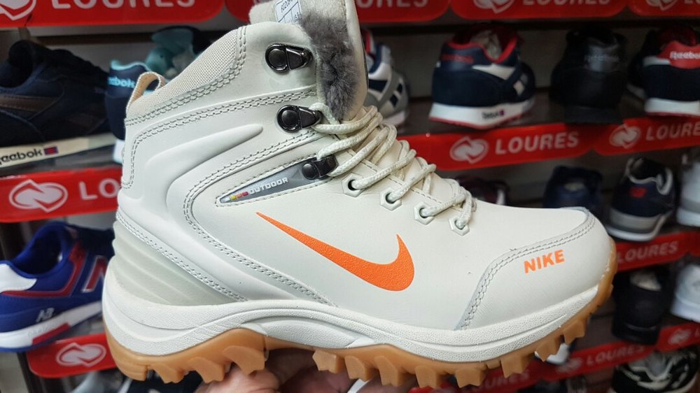 Женские зимние ботинки NIKE