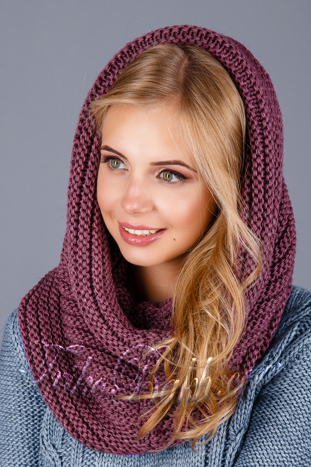 Как называется вязаный шарф который одевается через голову