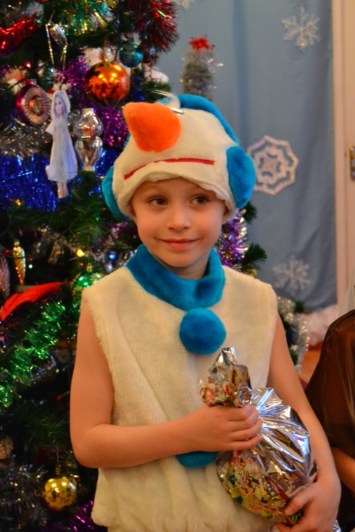 Последний новогодний утренник в саду((