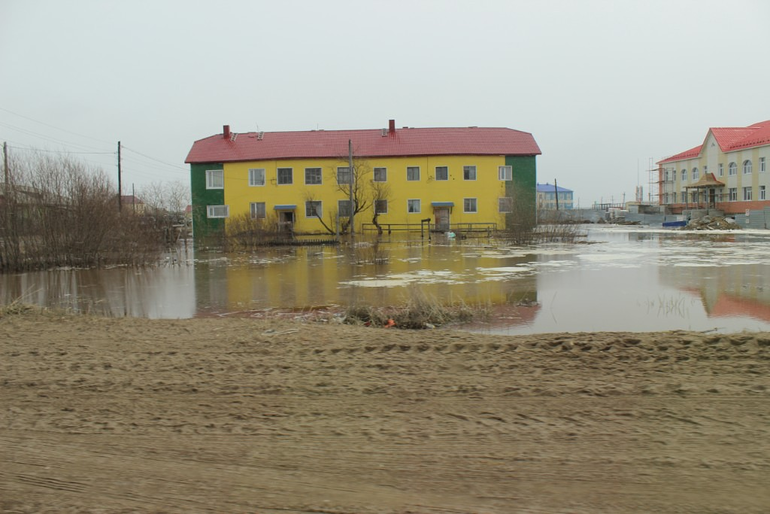 Немного честно натыренных чужих фотографий и одно видео про МЧС.