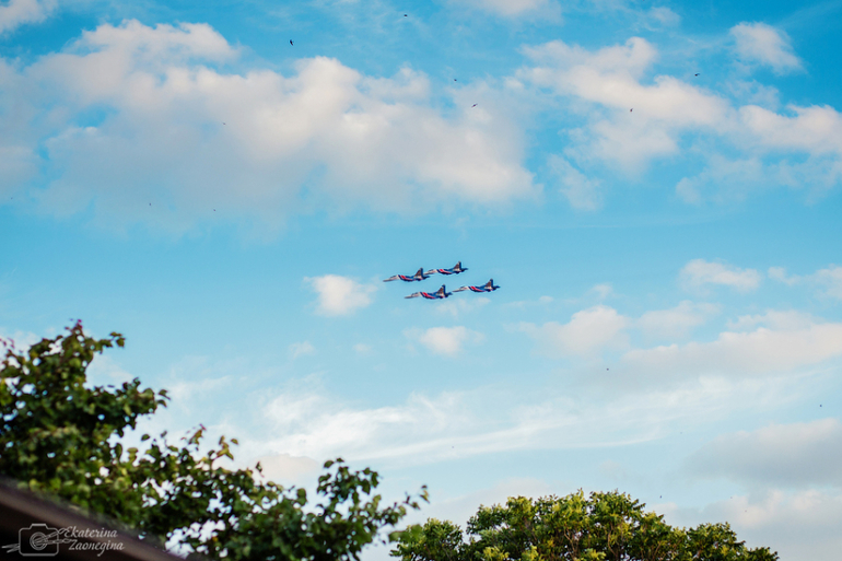Русские Витязи в небе над Симферополем (День России 12.06.2014 г.)