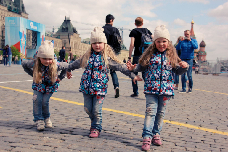 одняшка+ тройняшки - прогулочка по Красной площади