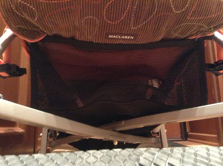 Правильно закрепить матрасик Макларен на коляске.