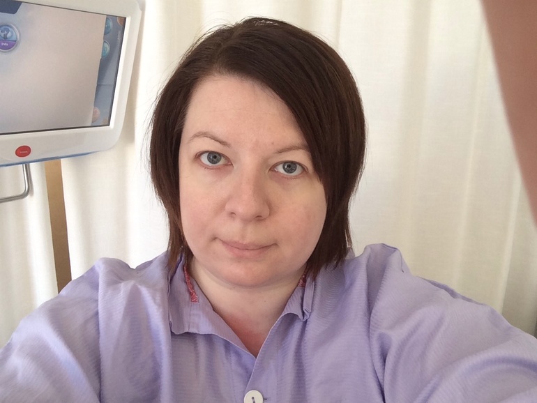 Лежу в палате. Жду лапору с гистерой.