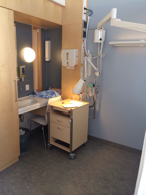 Лежу в палате. Жду лапору с гистерой.