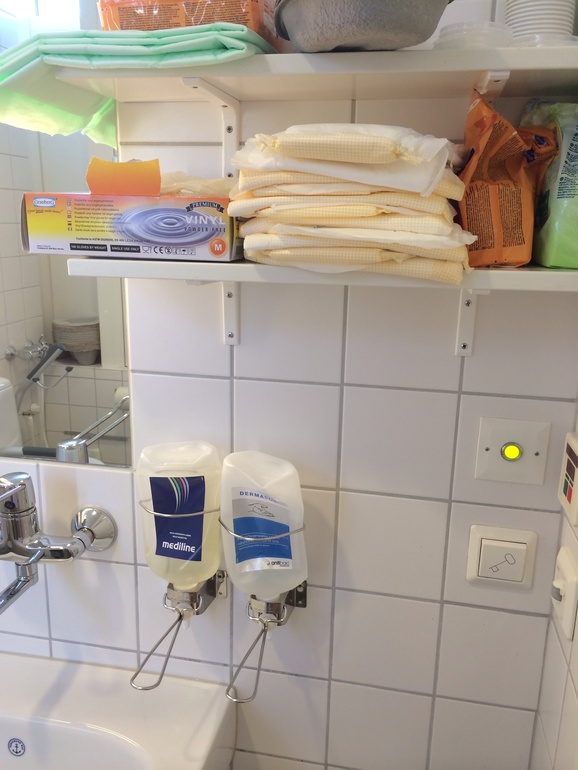 Лежу в палате. Жду лапору с гистерой.