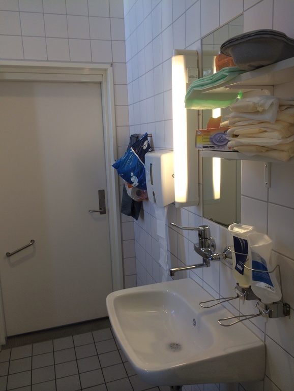 Лежу в палате. Жду лапору с гистерой.