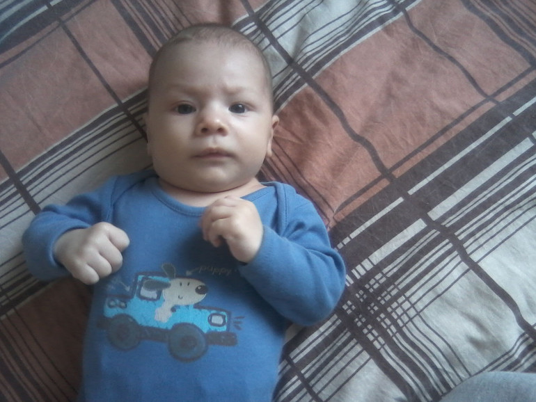 сыночек с помощью мужа поздравил с 8 марта))