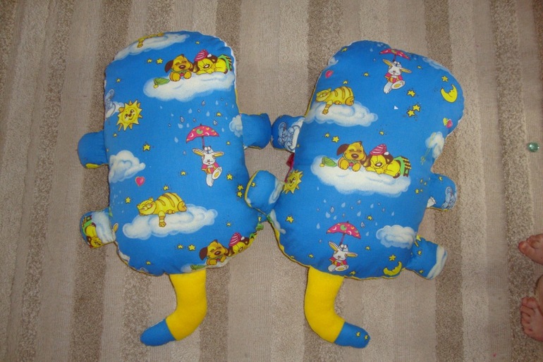 Подушки для сестричек и Домовой