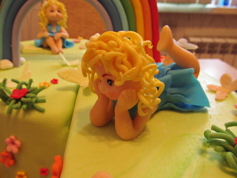 девочкам- близняшкам