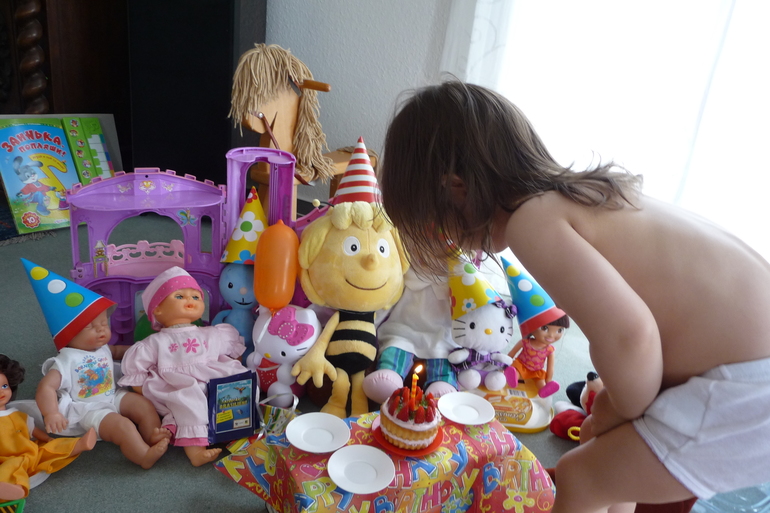 День рождения любимой куклы Матильды! (Эвочке 2 годика)
