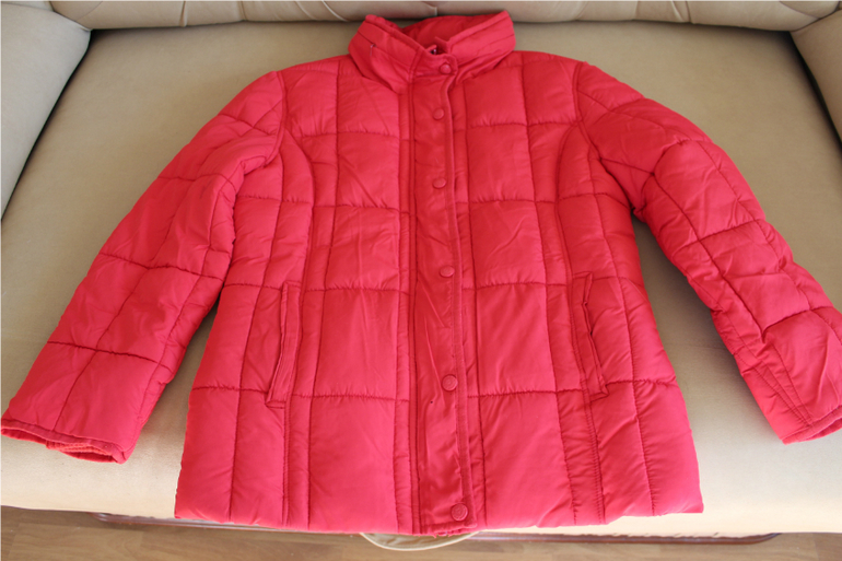 Куртка для девочки б\у, 16 р, куплена в Испании, 700 руб