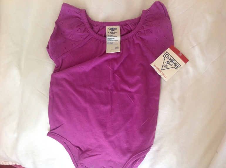 Новый бодик OSHKOSH 6 мес(хлопок)+ бриджи 2шт 5-8 мес(хлопок). 500 руб