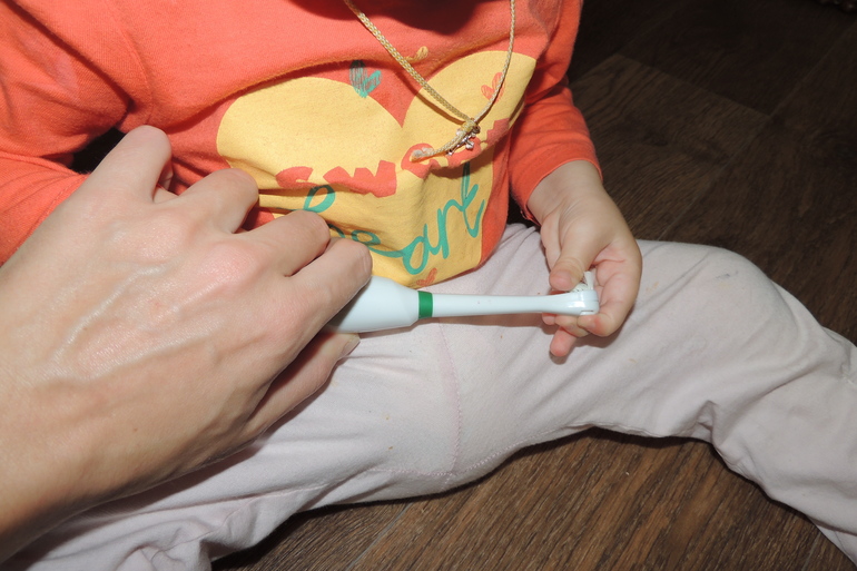 Массажируем пальчики.