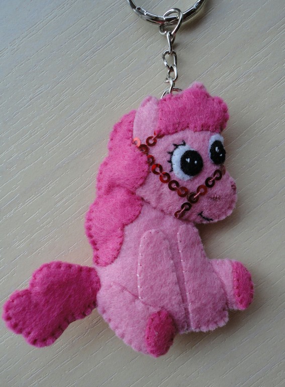 Маленький  новогодний табун лошадей