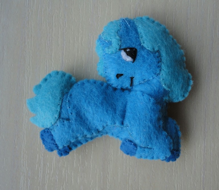 Маленький  новогодний табун лошадей