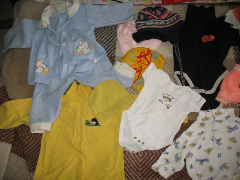 Отдам даром 3 пакета вещей б\у,передар,мы не пользовались.фото