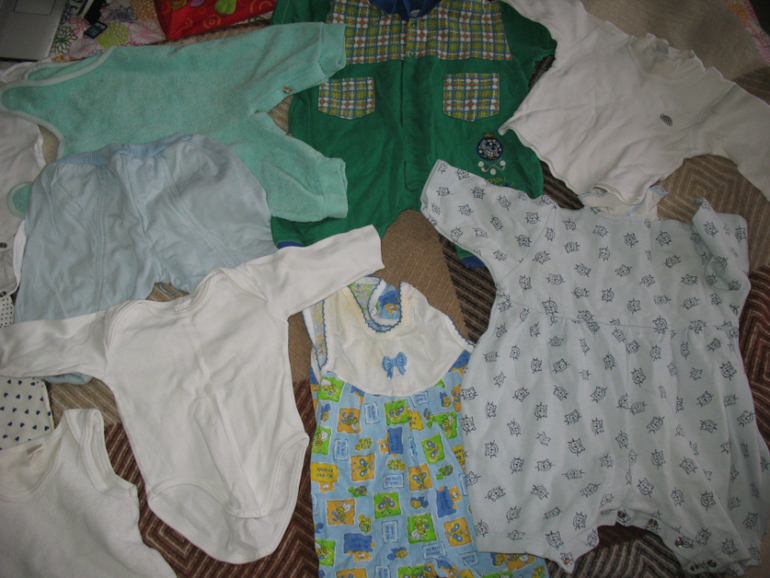 Отдам даром 3 пакета вещей б\у,передар,мы не пользовались.фото