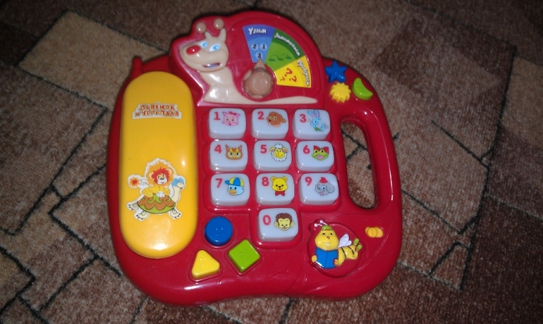 Много игрушек для малышей