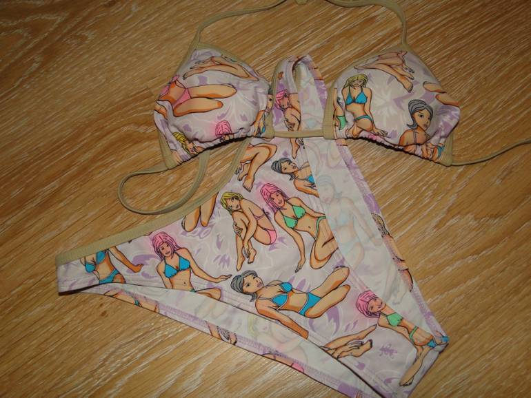 На девушку 12-17 лет или мамочку 42 размера новая и бу