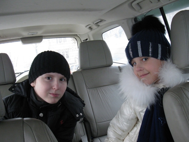 что-то мы все время в грязь выходим в белом?????