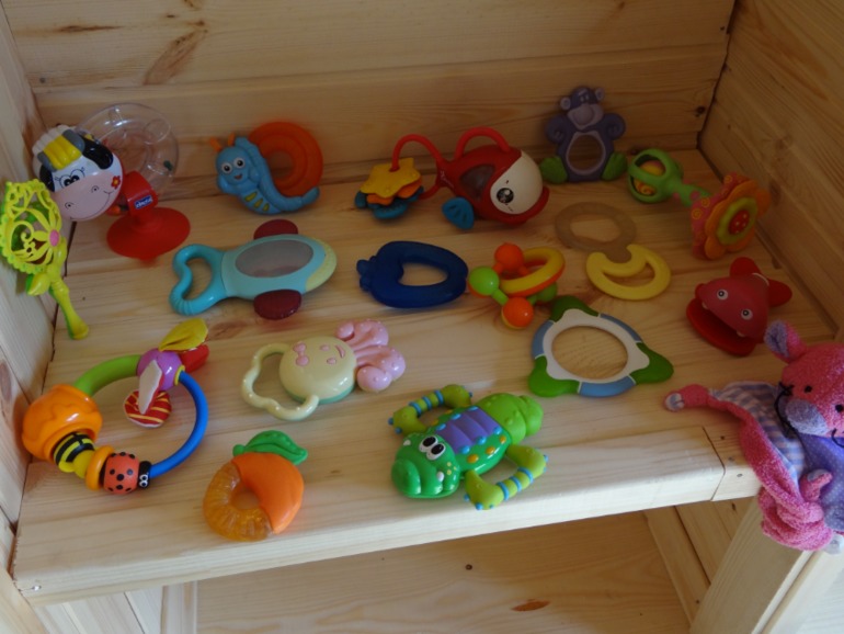 Много б/у игрушек