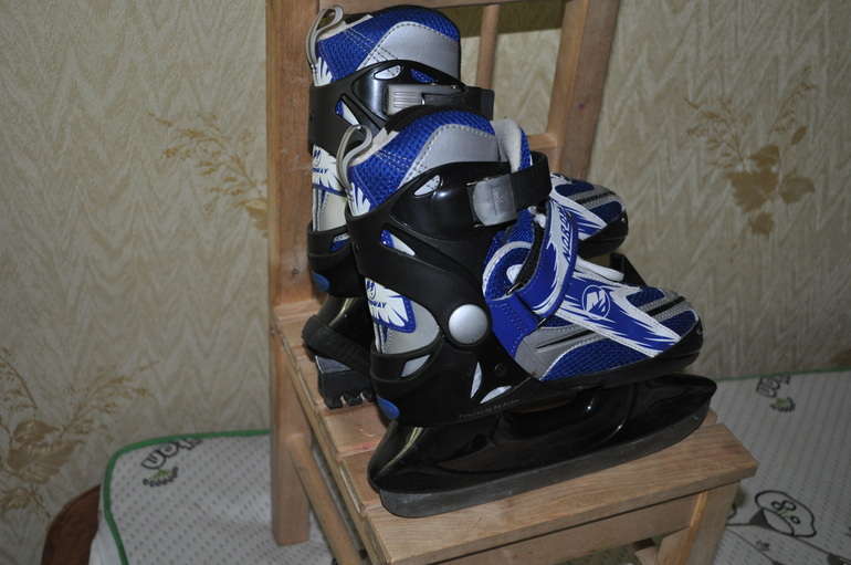 Отдам лыжные ботинки 19,5 по стельке и раздвижные коньки размер 29-33. Ясенево