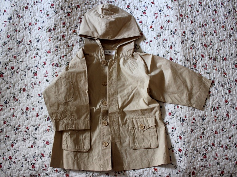 Тренч Baby Dior, 18М, цена 2500 рублей.