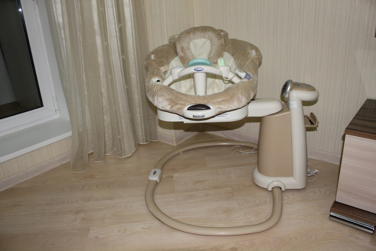 Многофункциональный укачивающий центр Graco Sweetpeace
