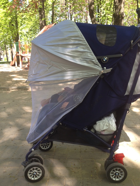 Защита от солнца с москиткой от Mamas&papas; на Макларен БМВ!