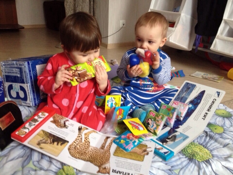 Посылочка ко дню рождения двойняшек