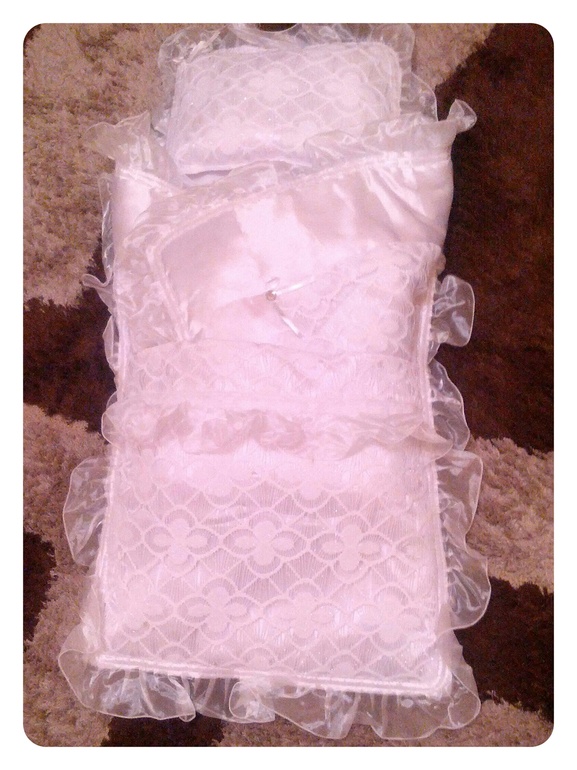 наш конвертик на выписку и кроватка :-)