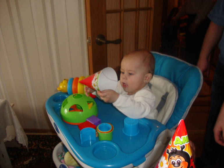 Вот и исполнился нам годик)))