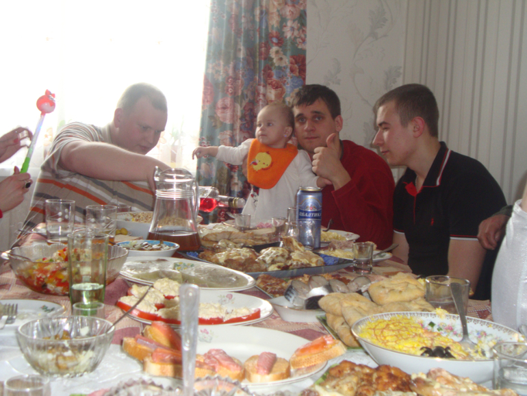 Вот и исполнился нам годик)))