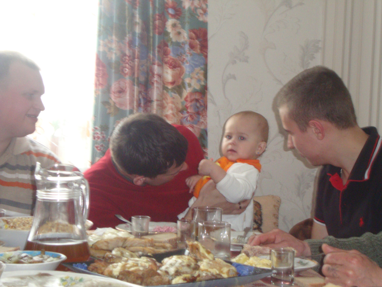 Вот и исполнился нам годик)))