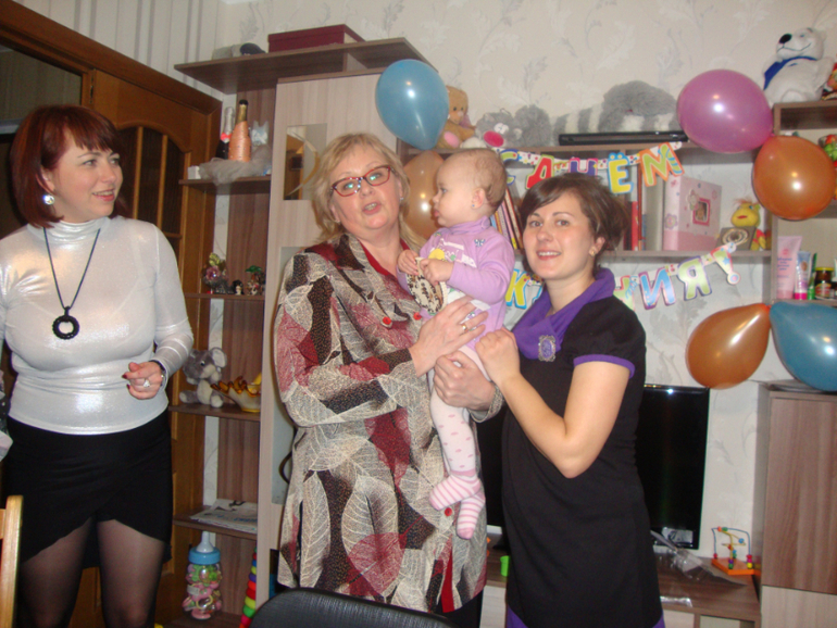 Вот и исполнился нам годик)))