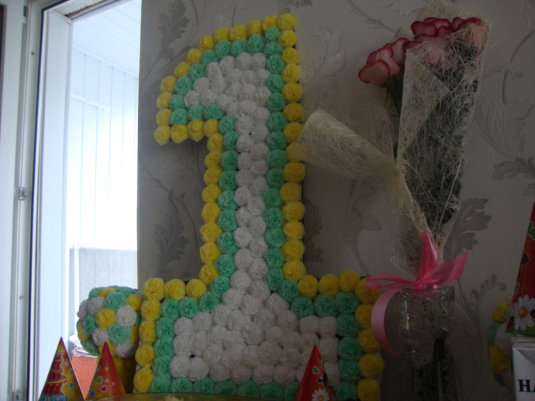 Вот и исполнился нам годик)))