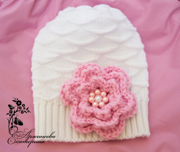 Связалась шапочка специально под куртку...