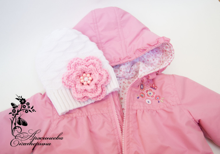 Связалась шапочка специально под куртку...