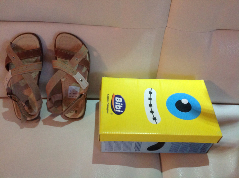 Новая обувь Bibi Шлепанцы 37 р-р,Сандалии размер 24 см.,Bibi Туфли 37!!!!!